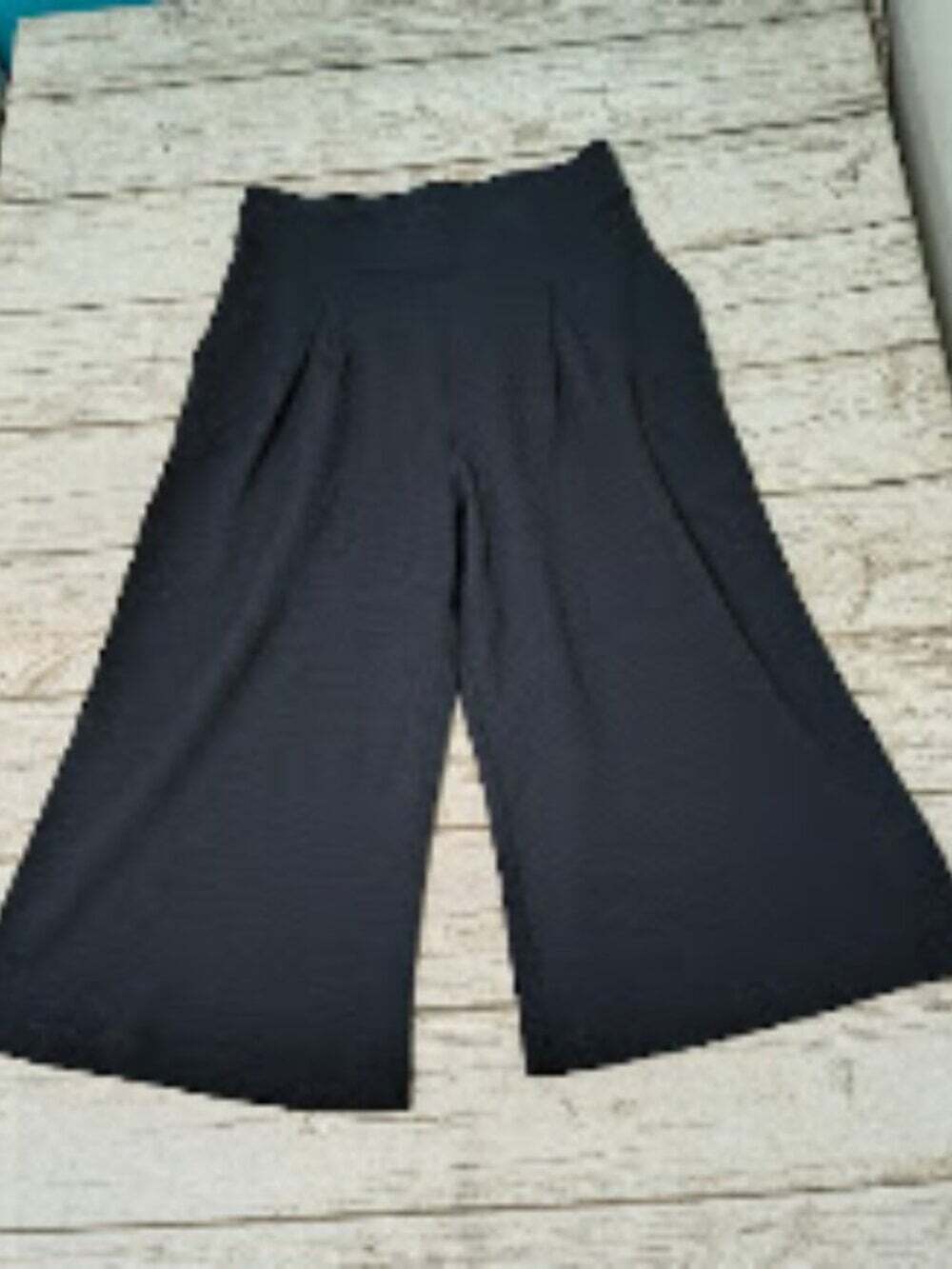 Lululemon Can You Feel The Pleat Crop Women Size 10 Black